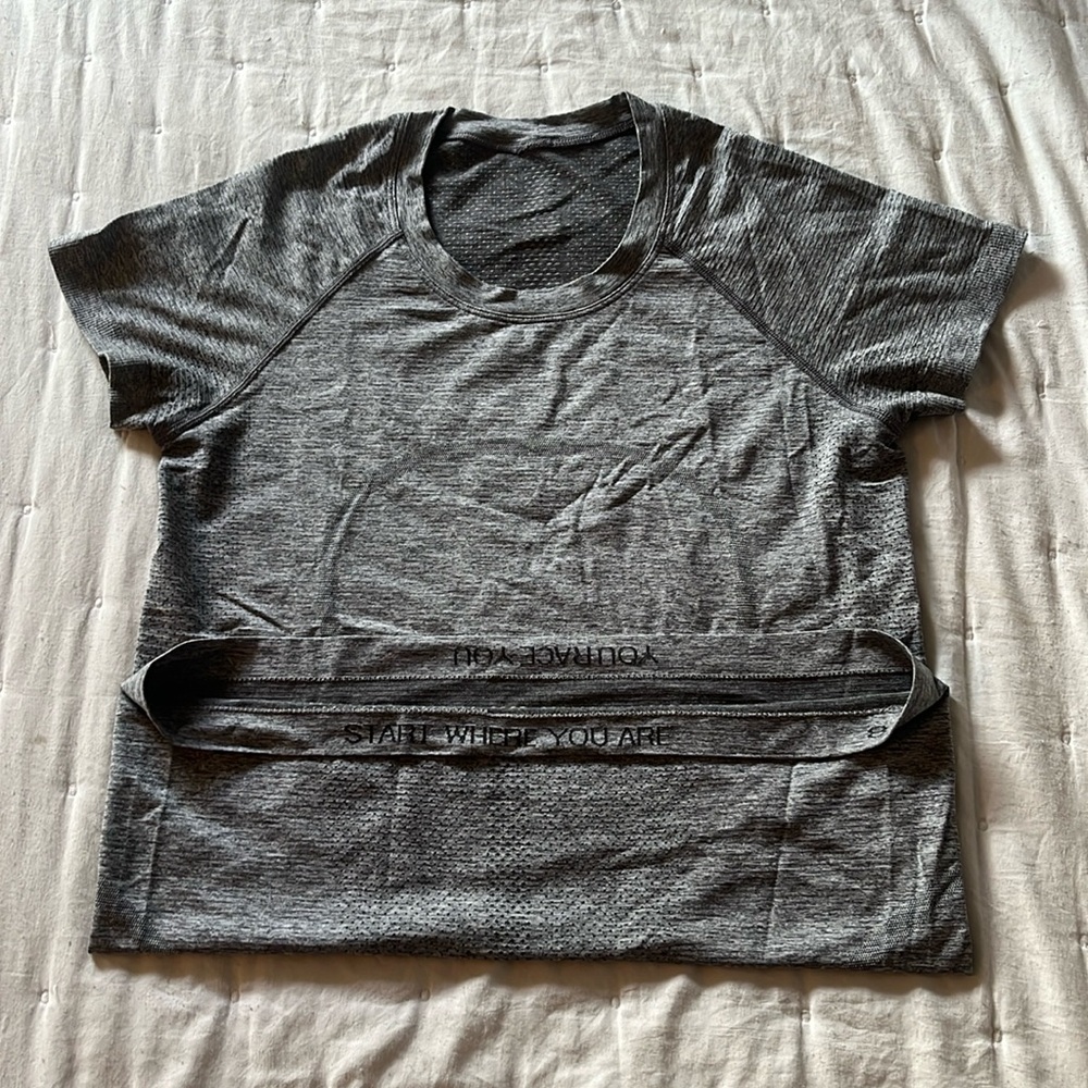 Lululemon Grey Swiftly Tech Short-Sleeve Shirt 2.0 || size 8 🩶🩶
